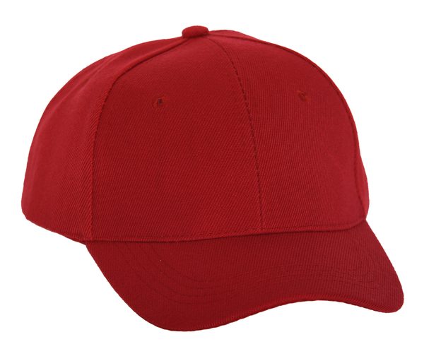 Stylisez votre casquette rouge pour un look urbain et décontracté