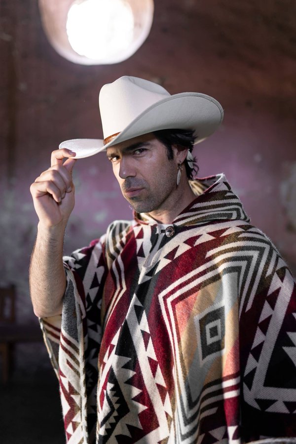 Quels sont les critères essentiels pour un poncho plaid homme confortable ?